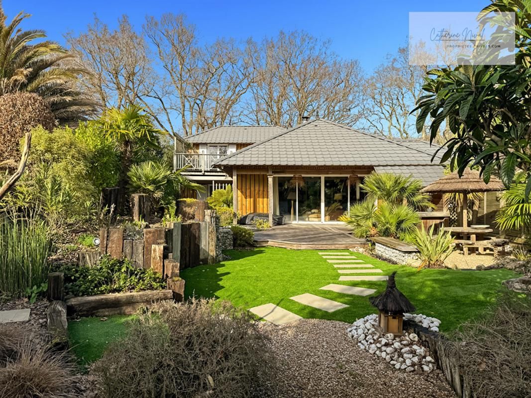 Villa familiale 217 M2 , jardin paysagé , Au calme, proche commerces et plage