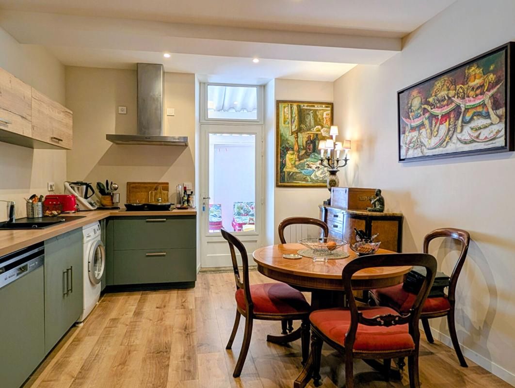 Immeuble Cazères avec local commercial et T3 en duplex