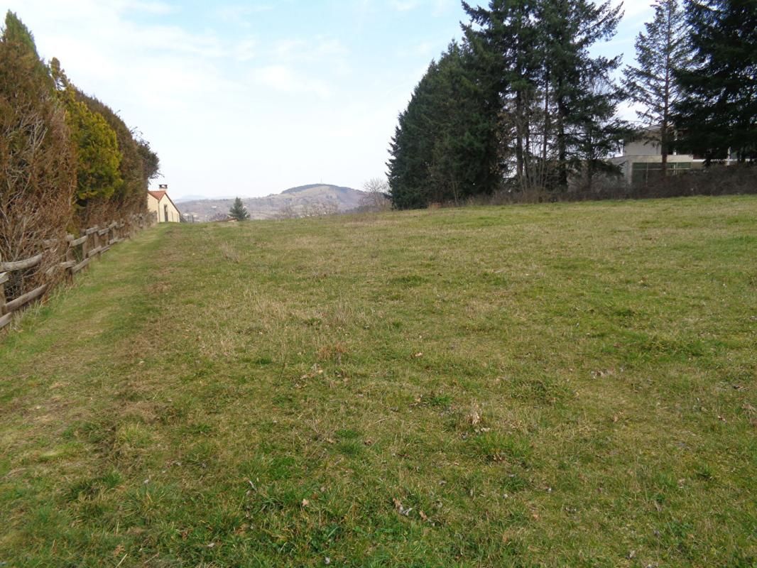 Sanssac L'Eglise(43), terrain constructible de 3.488 m2