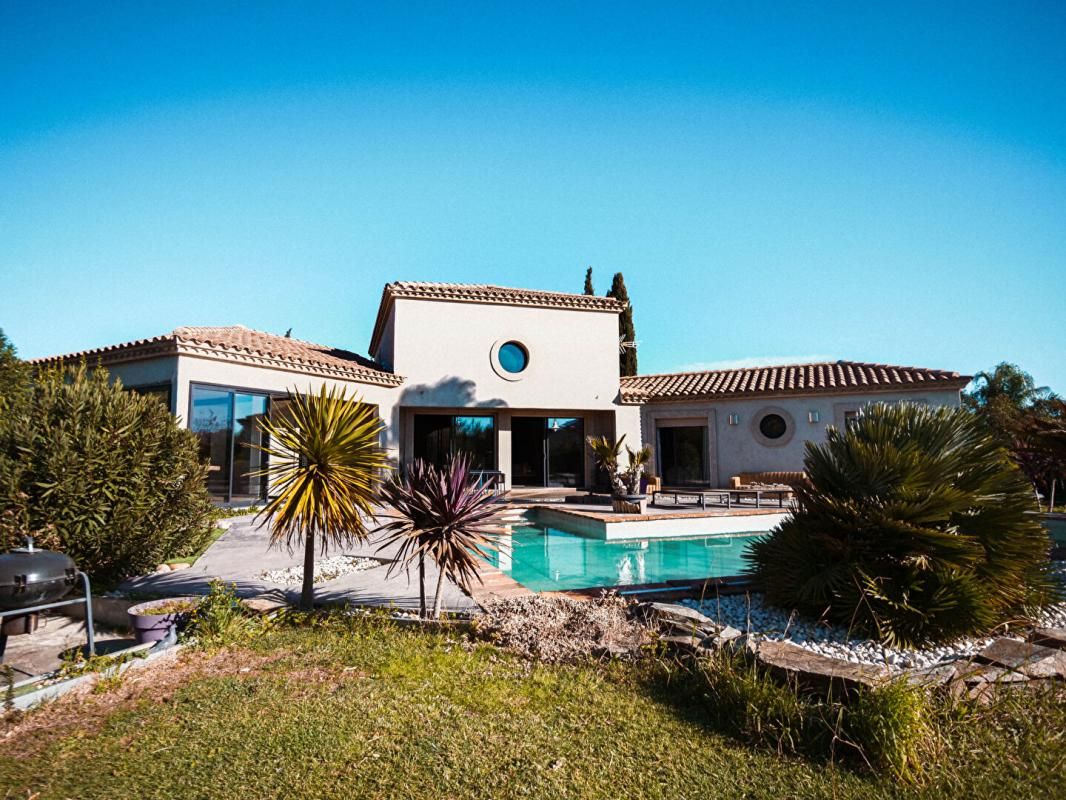 Incroyable villa de haut standing de 205 m² sur un terrain de 2000 m² avec piscine
