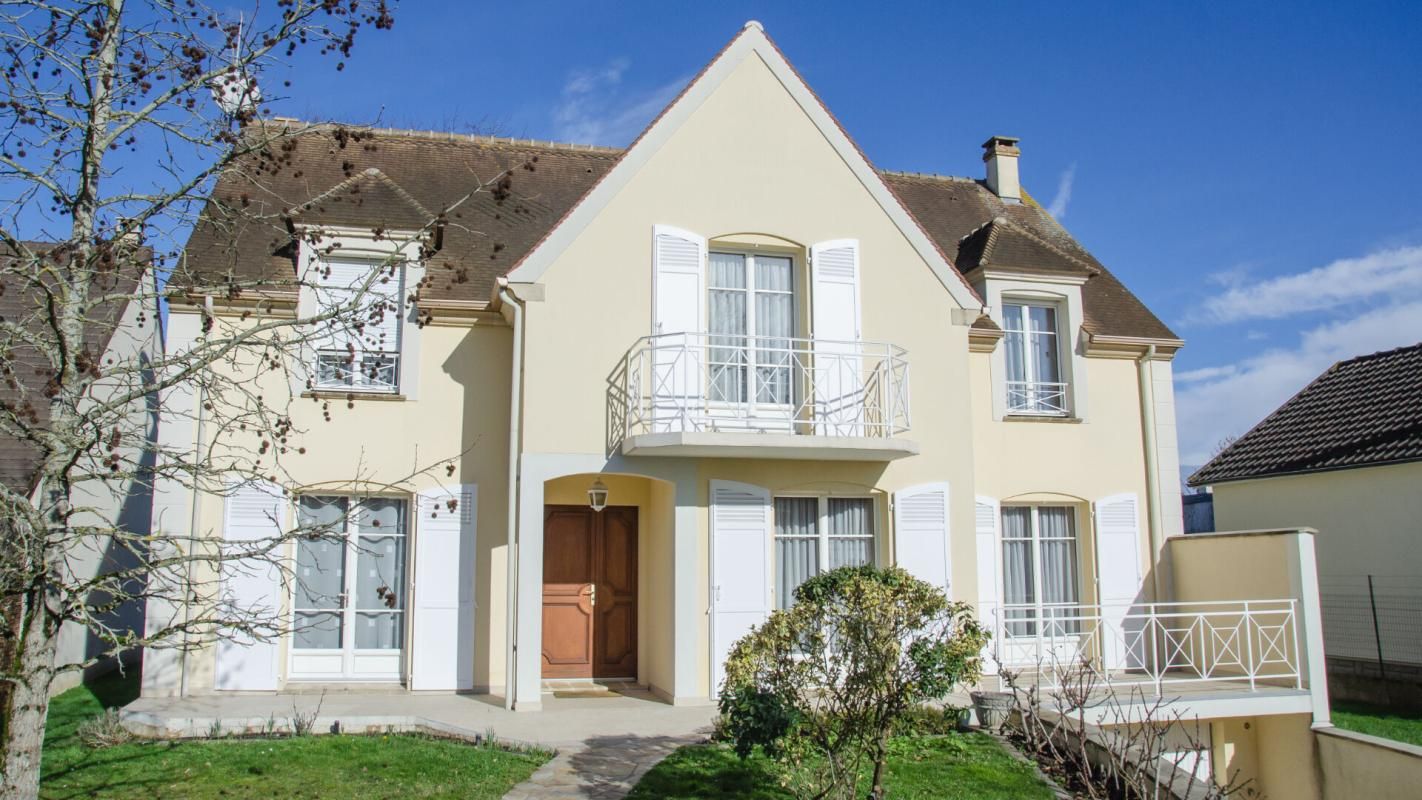 Maison Sainte Genevieve Des Bois 8 pièce(s) 196 m²