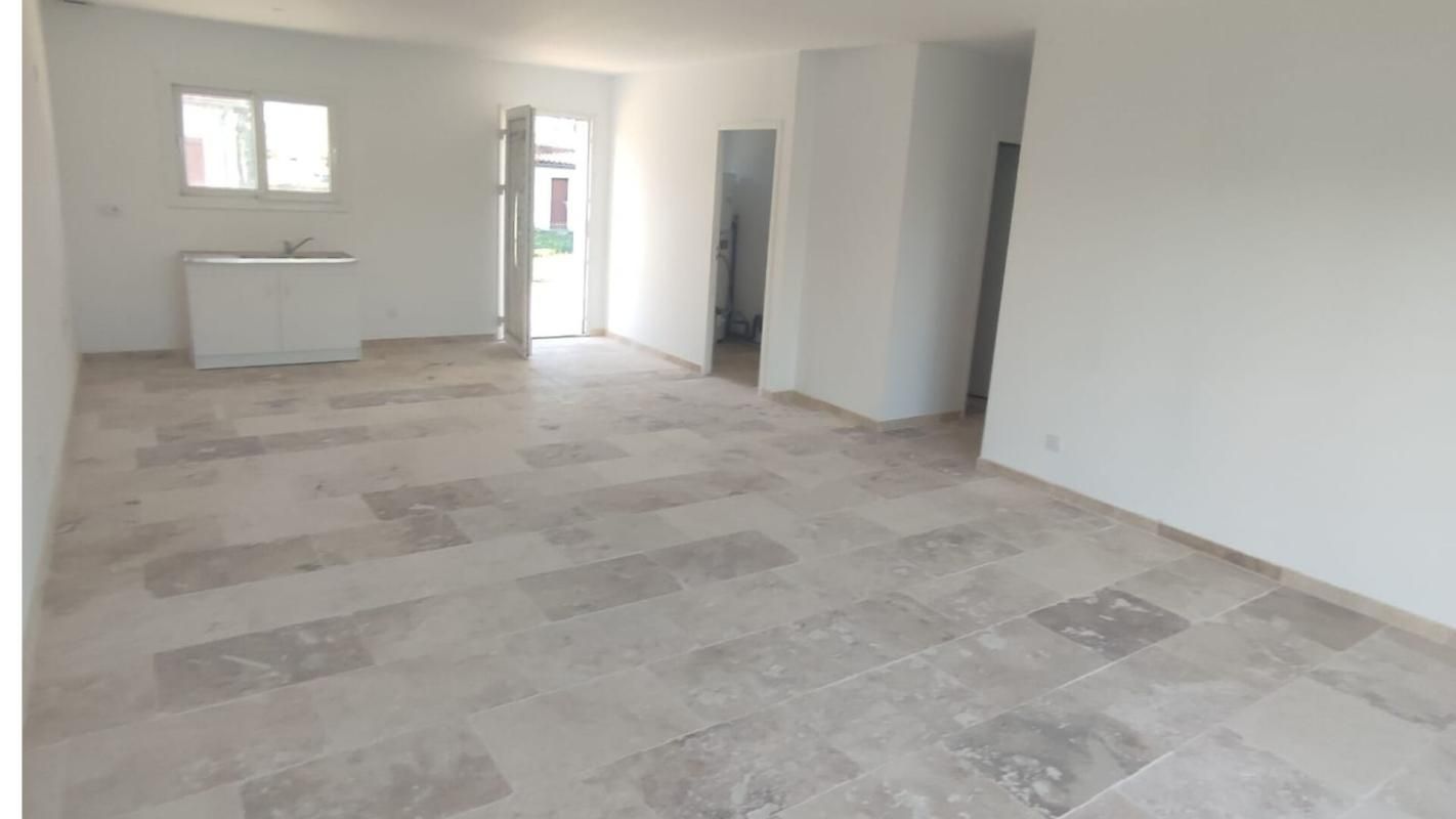 Maison neuve de 90m2 3 ch jardin RE2020 5 min de St Seurin sur l'isle