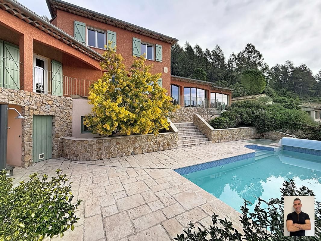 VINS-SUR-CARAMY Propriété familiale avec vue panoramique, piscine à débordement et 6 300 m² de terrain