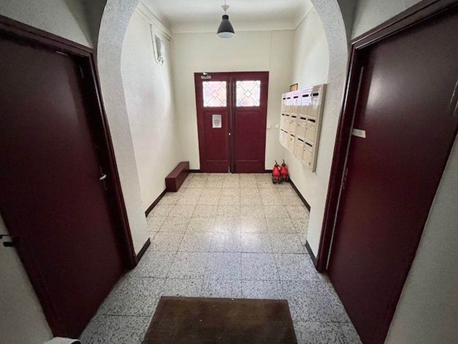 Opportunité d'investissement comprenant 3 lots, 1 appart T2, un local , et un parking de 350 m²