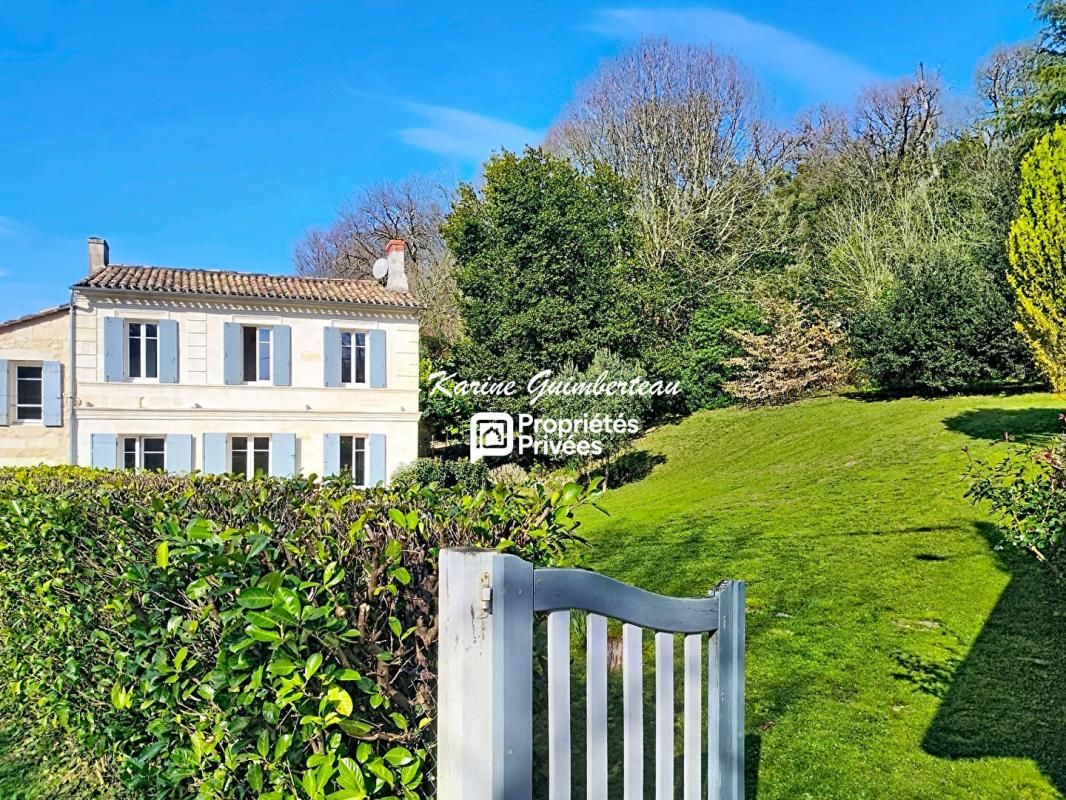 Fronsadais : Maison type Girondine en pierre 208 m2 + dépendance