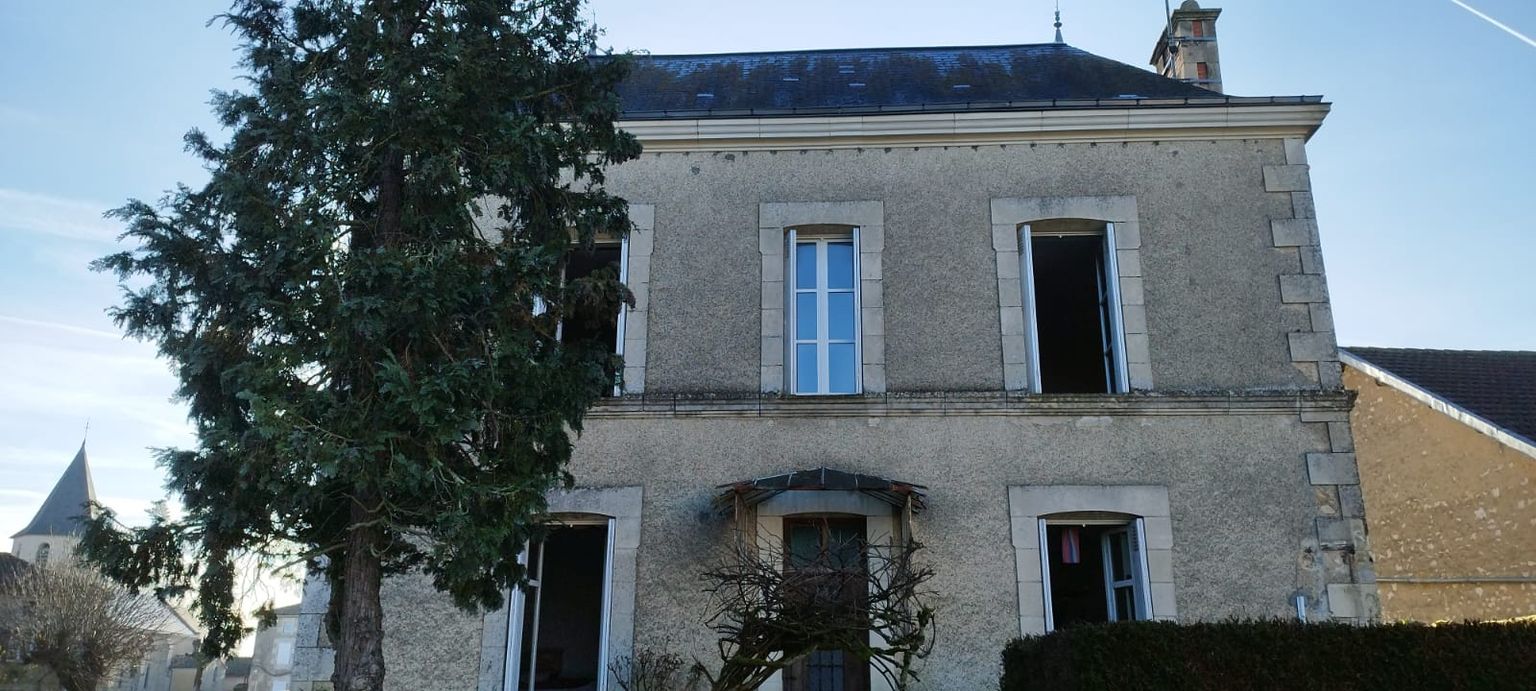 Maison poitevine à rénover - 5 pièce(s) 129 m2 - JARDRES