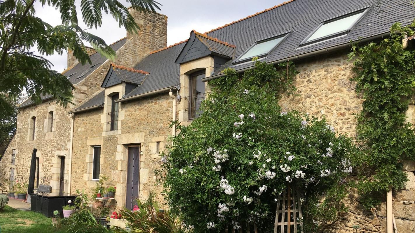 Longère en pierre rénovée de 265 m² habitables