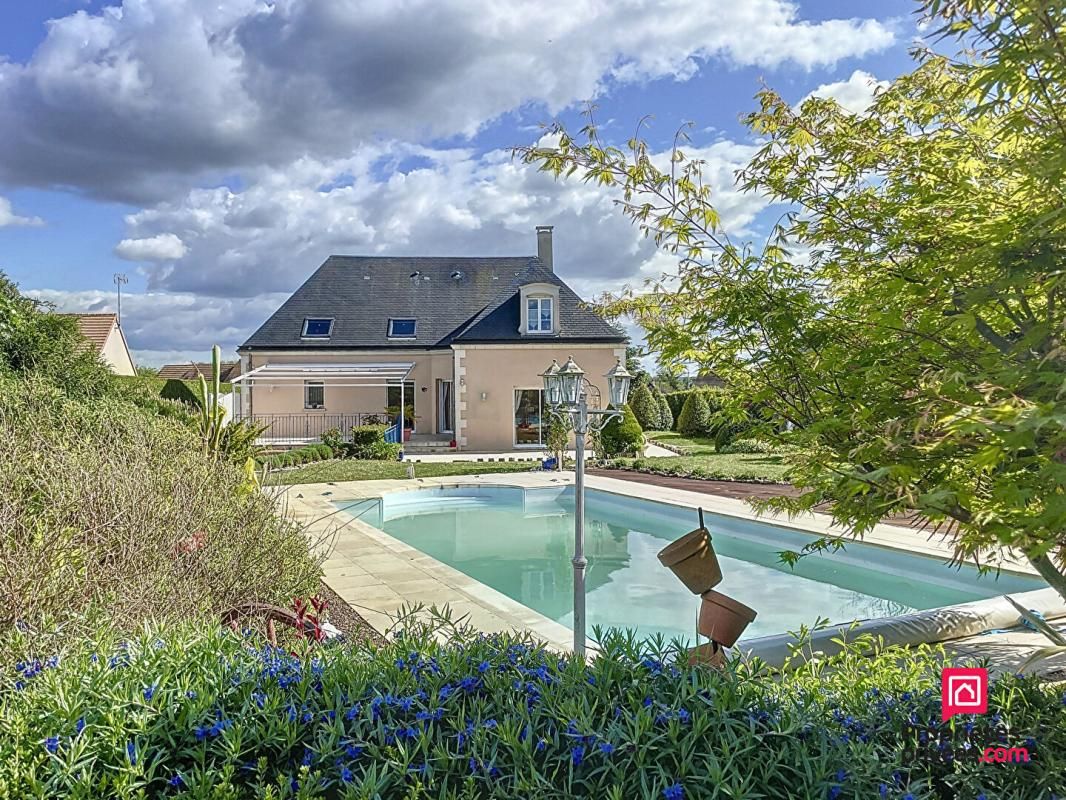 Secteur Bonnétable, villa contemporaine de 230 m2 avec piscine