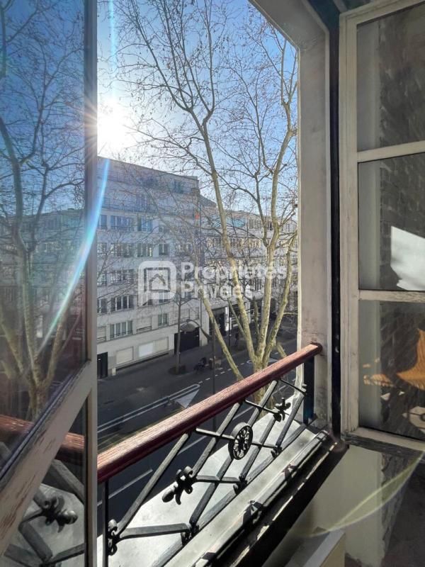 75011 PARIS - 2 Pièces 28m2 - Appartement de caractère authentique