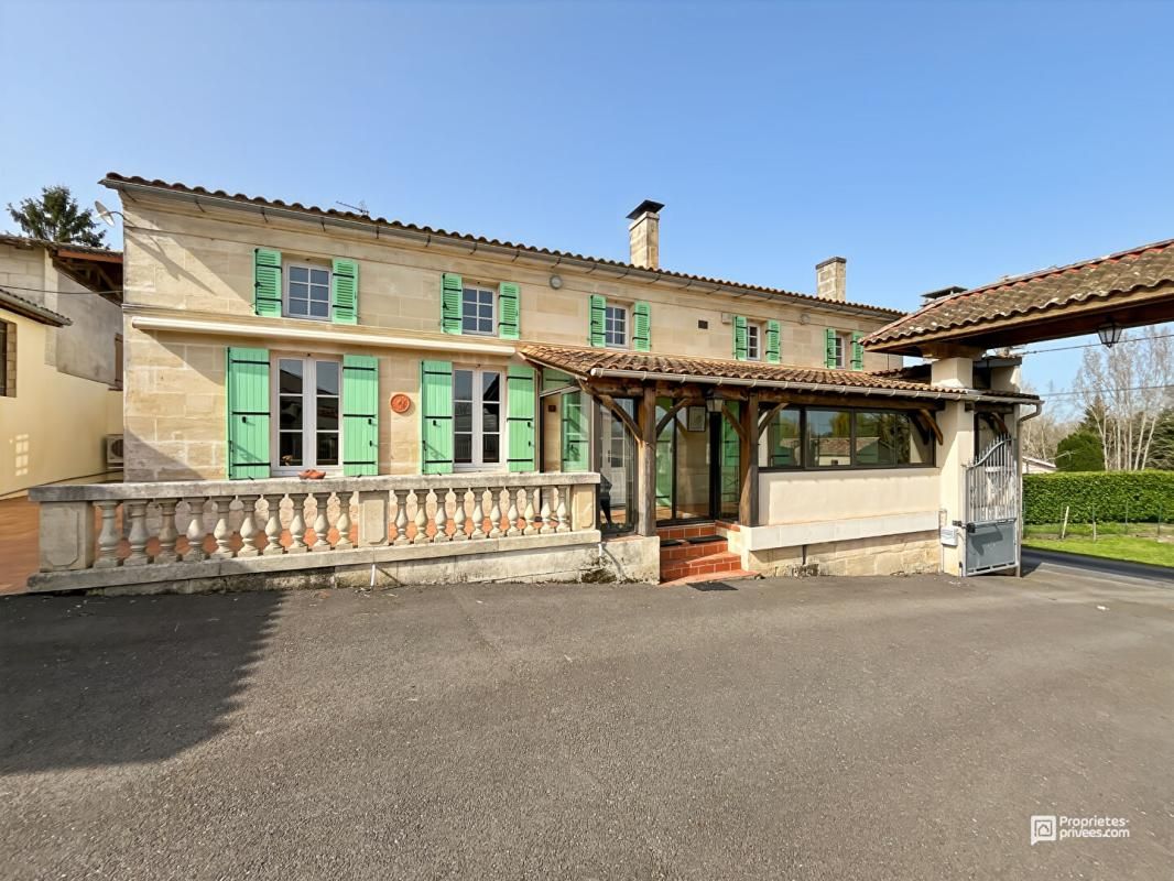 Maison avec piscine, spa et dépendances sur 6340 m² à vendre à Berson ? Proche Blaye