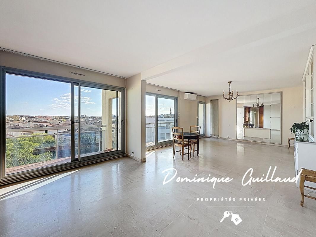 Nîmes-Notre Dame-Appartement 5 pièces 120 m2 avec loggia balcon terrasse 21 m² / Garage / 2 parkings /Cave