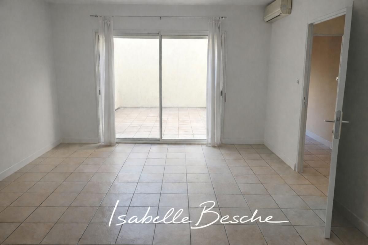 33100 BORDEAUX - LOCAL INDEPENDANT 239 m², patio, grand garage