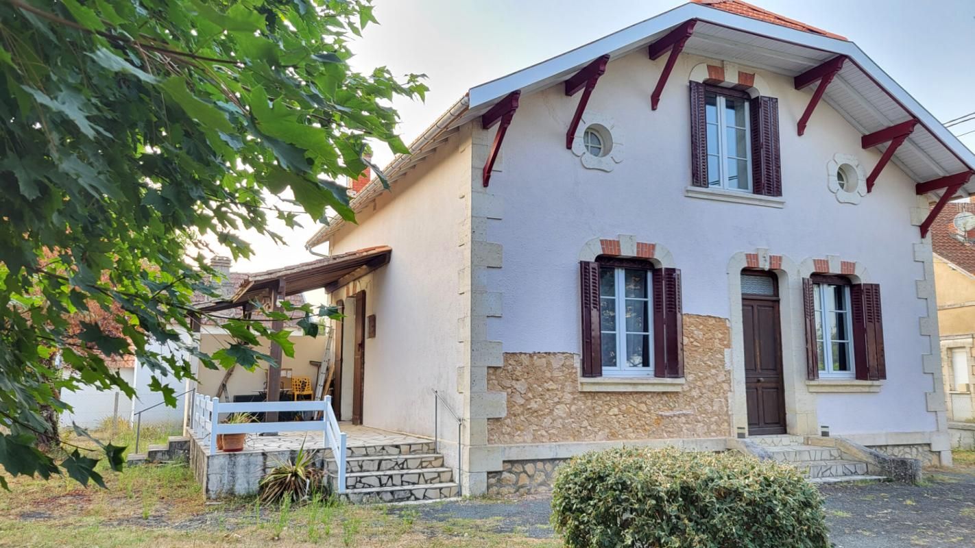 24400 Mussidan Maison style arcachonnaise en pierres rénovée 123 m² et parcelle 1452 m2