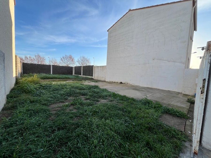 Superbe Terrain plat et clôturé de 182 m2 constructible avec permis acceptée sur la commune de Bages