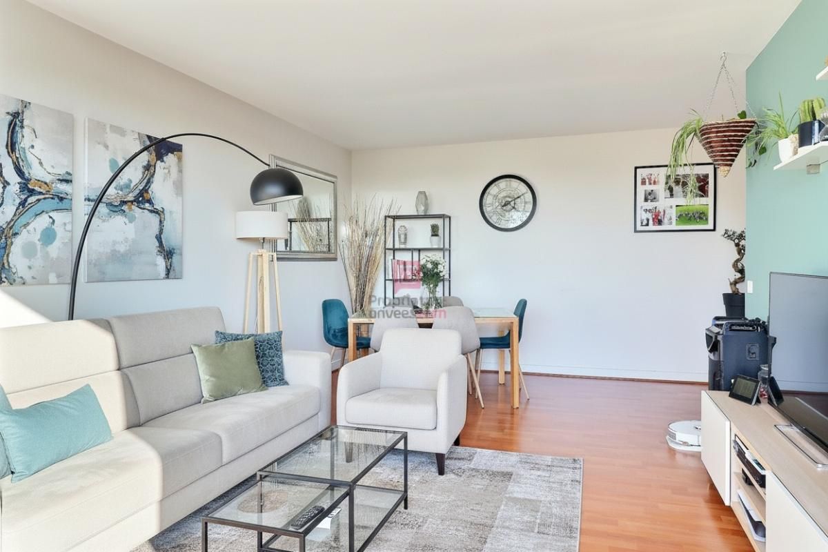 Dernier étage lumineux sans vis-à-vis 3 pièces