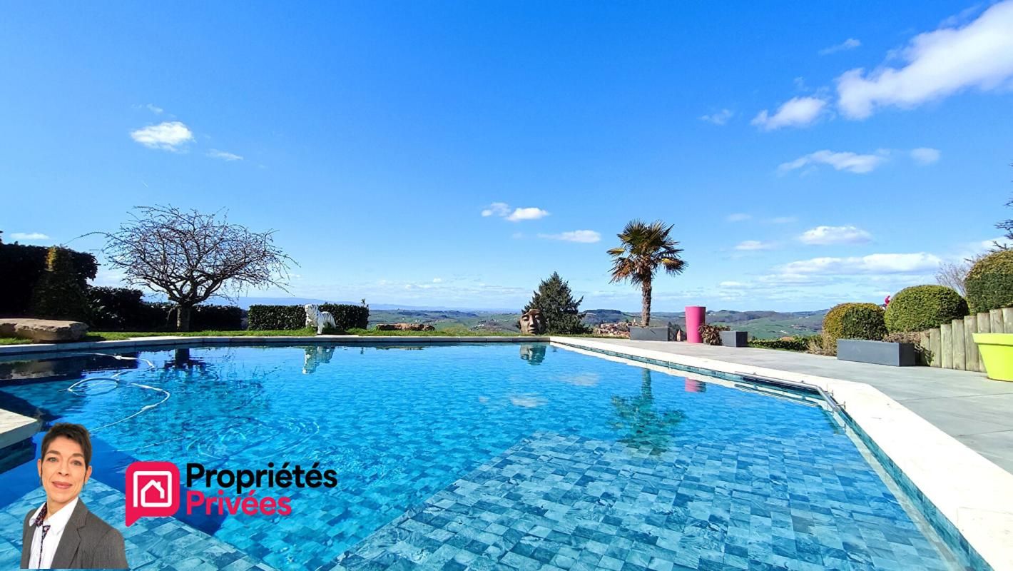 THIZY-LES-BOURGS (69240) Maison d'architecte avec vue 185 m², jardin 2000 m², piscine, garage, dépendances