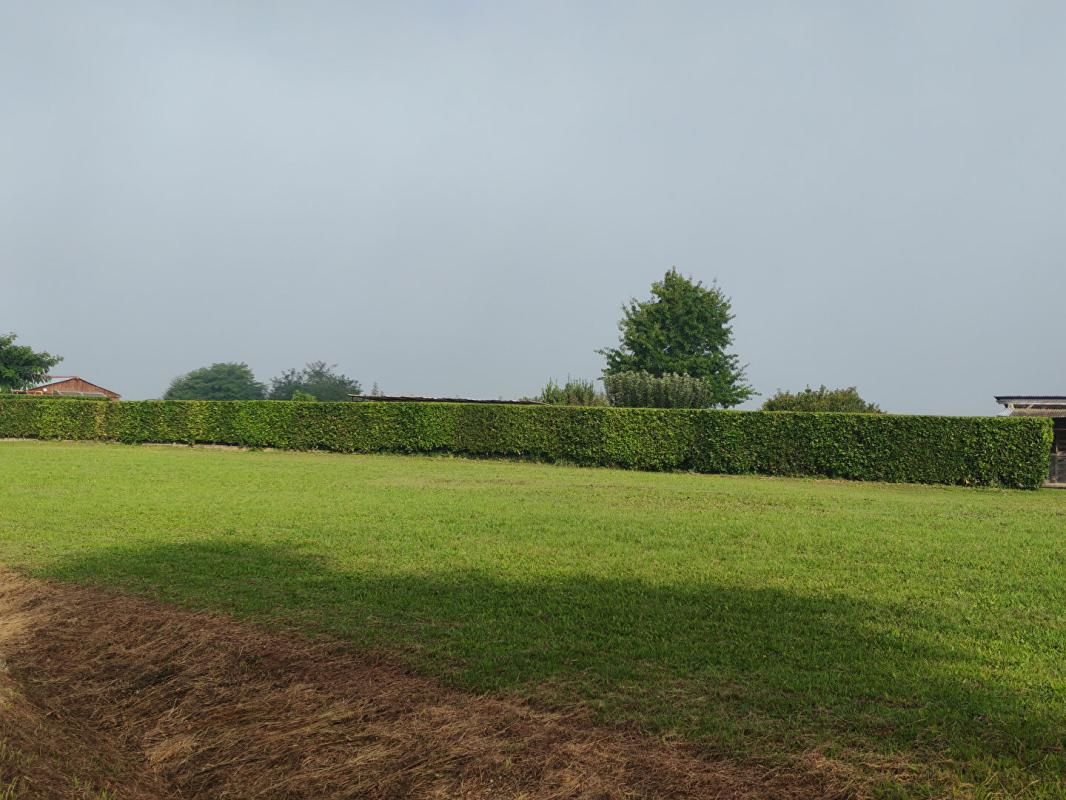 Terrain 1040 m2 proche HINX