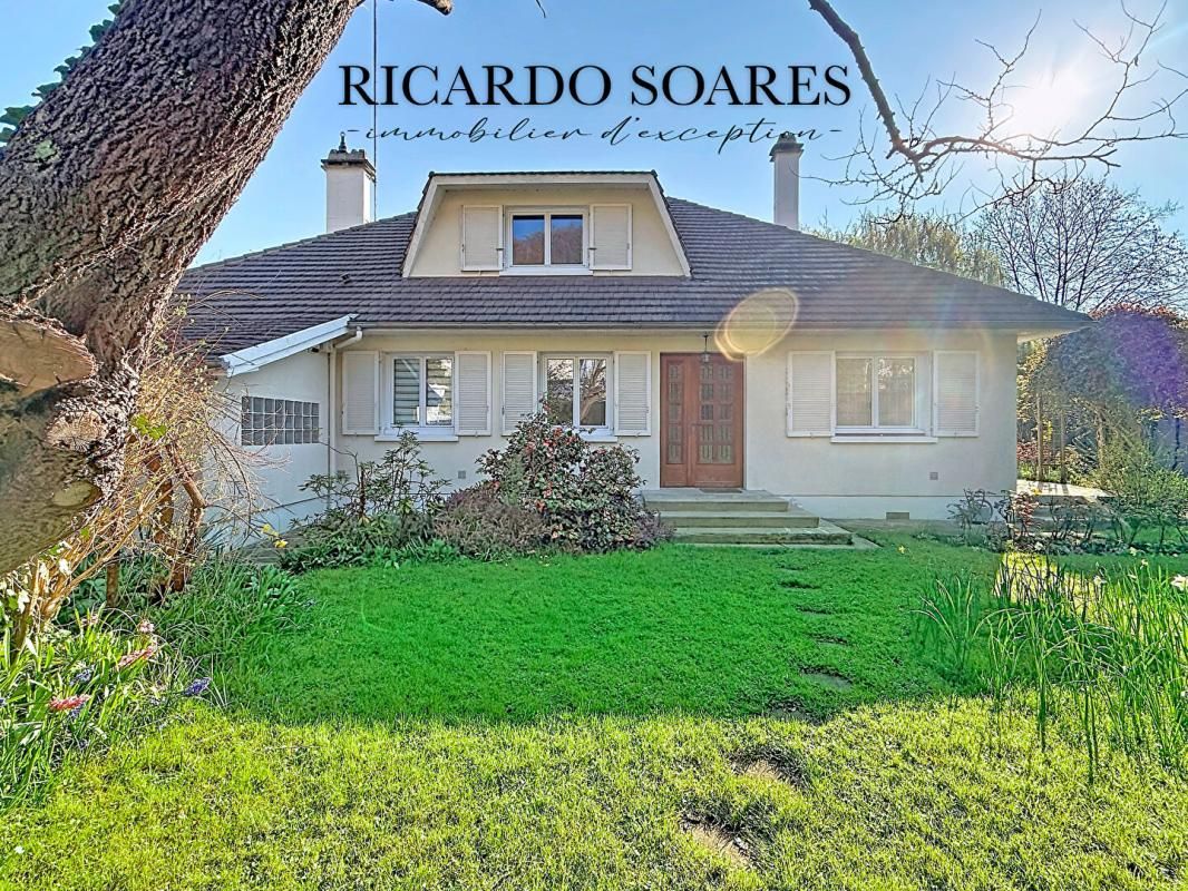 60700 PONT-SAINTE-MAXENCE / MAISON FAMILIALE 220 m² au sol / 6 CHAMBRES / VIVABLE DE PLAIN-PIED / TERRAIN 1401 m²