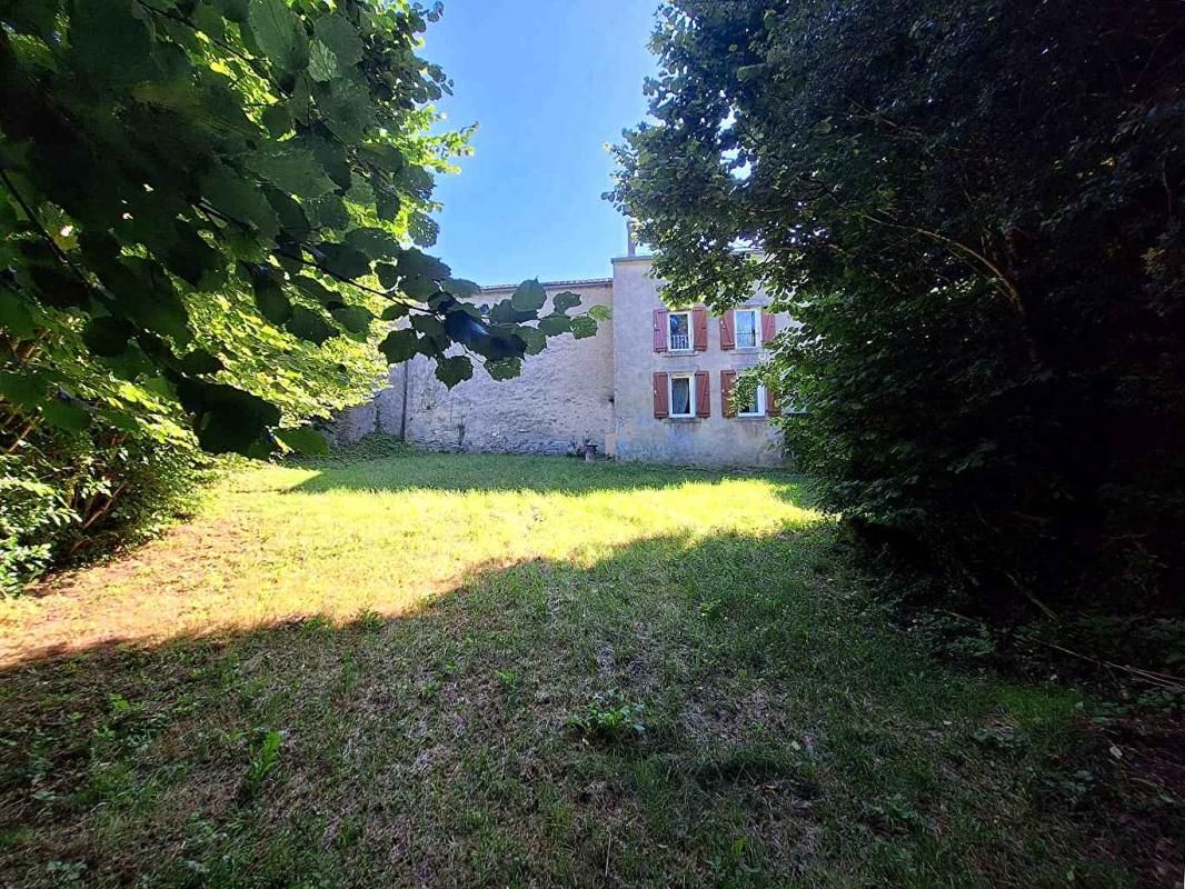 Maison rénovée montagne noire très proche Lac de Laprade avec jardin et garage