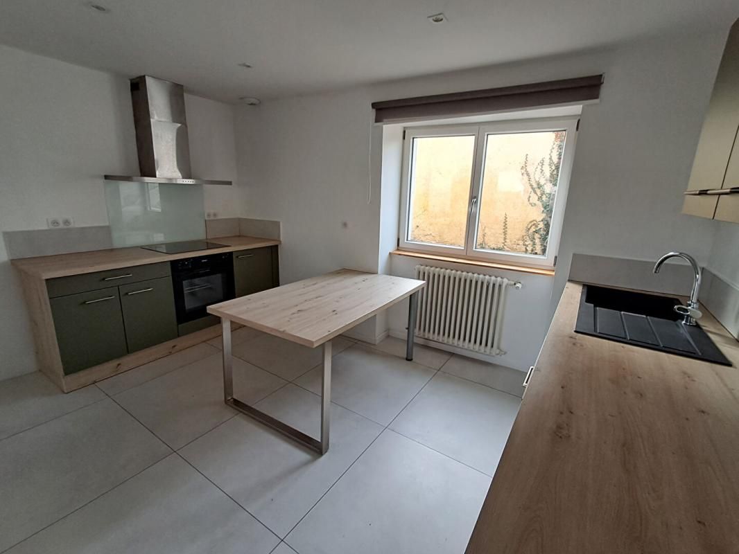 Maison Pusey 5 pièces 126 m2 163 000 euros