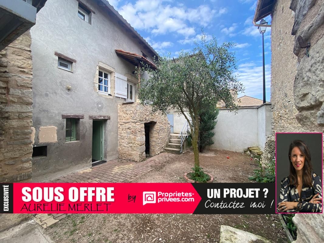 Maison avec cour et stationnement