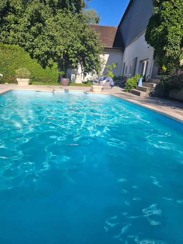 Propriété jurassienne, 245m2 de surface habitable et 4 Ha de terrain attenant