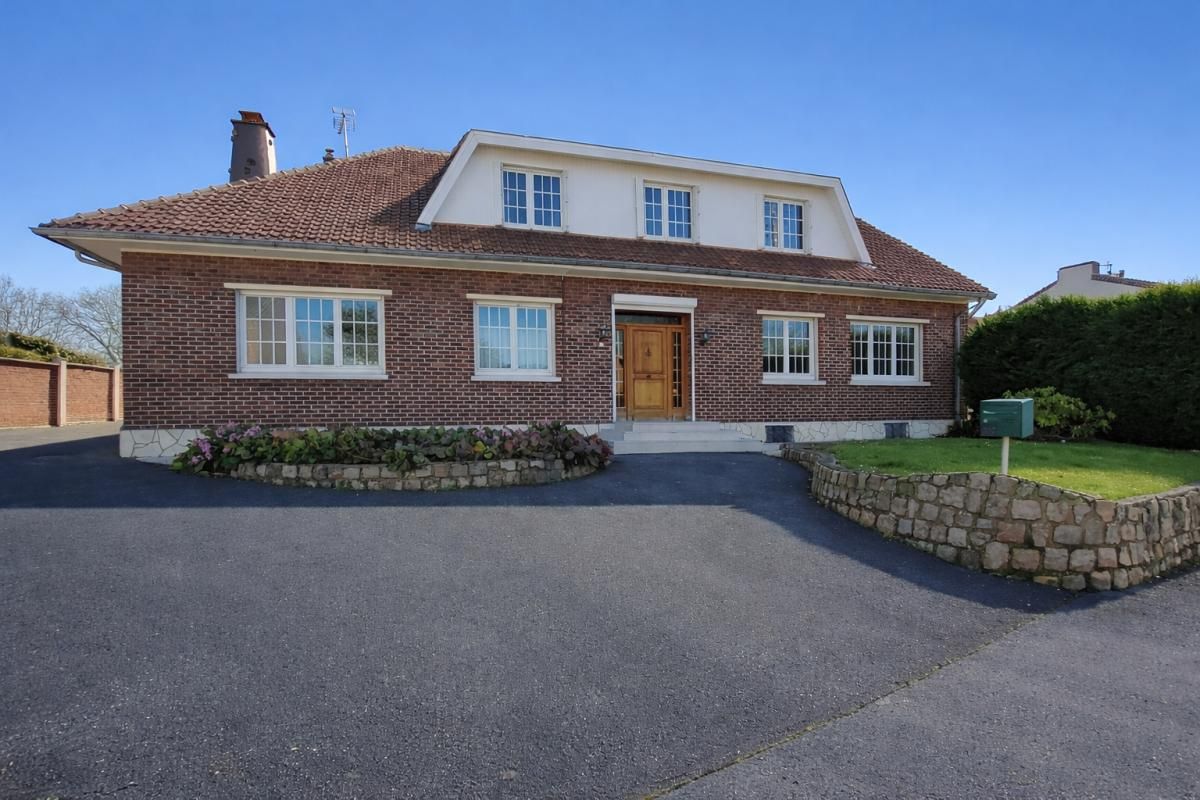 Maison Allouagne 10 pièce(s) 282 m2