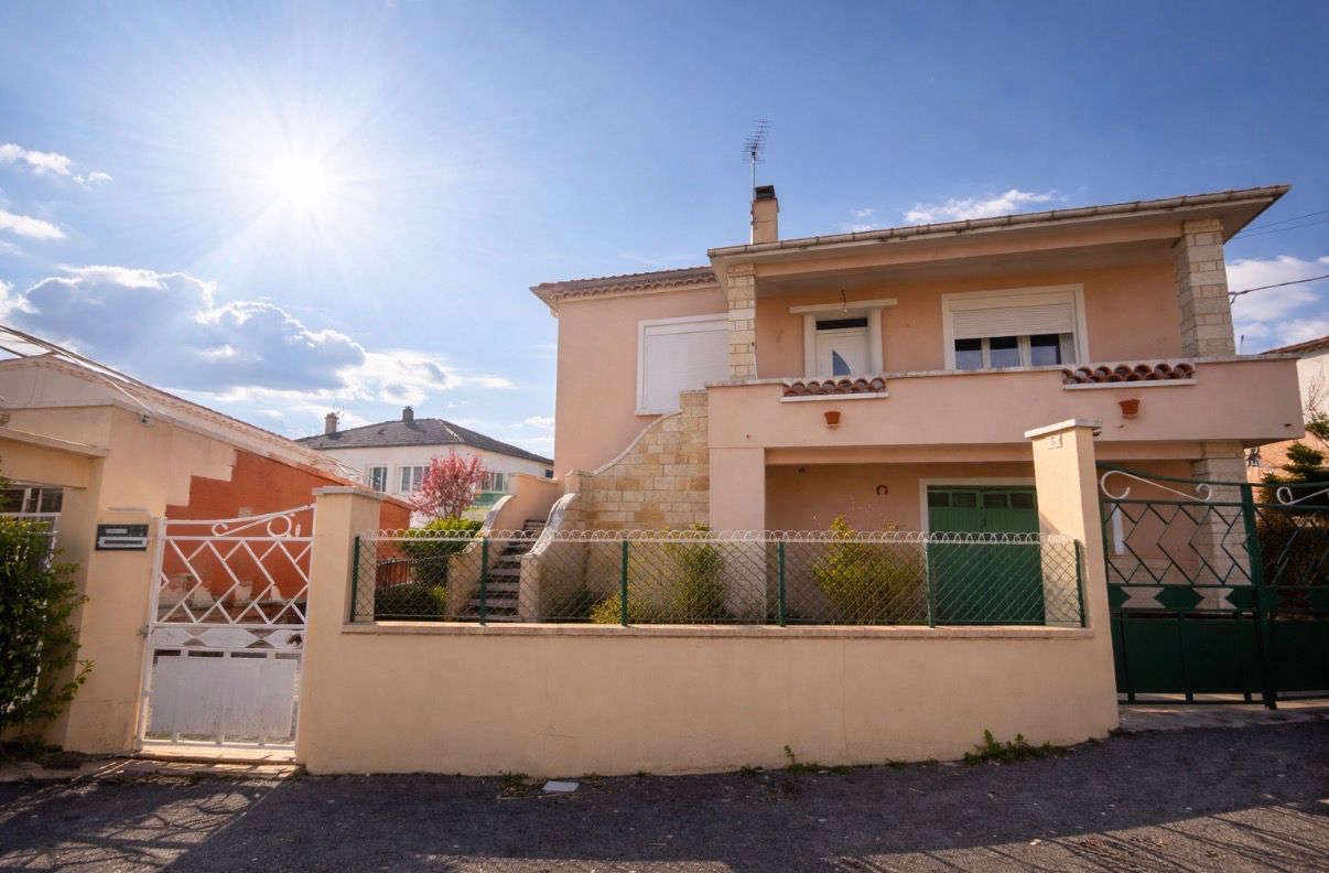 Maison rénovée avec revenu locatif - Quartier recherché de Clavière à Alès