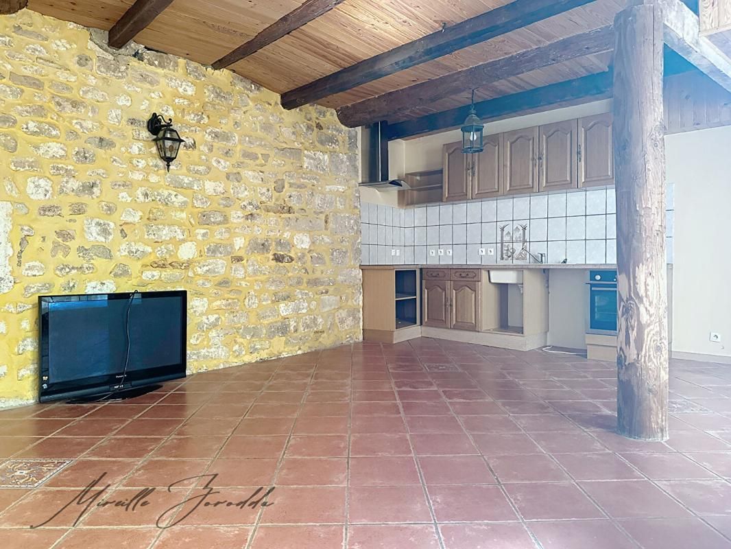BEAUCAIRE A VENDRE MAISON DE VILLE AVEC TERRASSE 4 PIECES 74 m² ET CAVE
