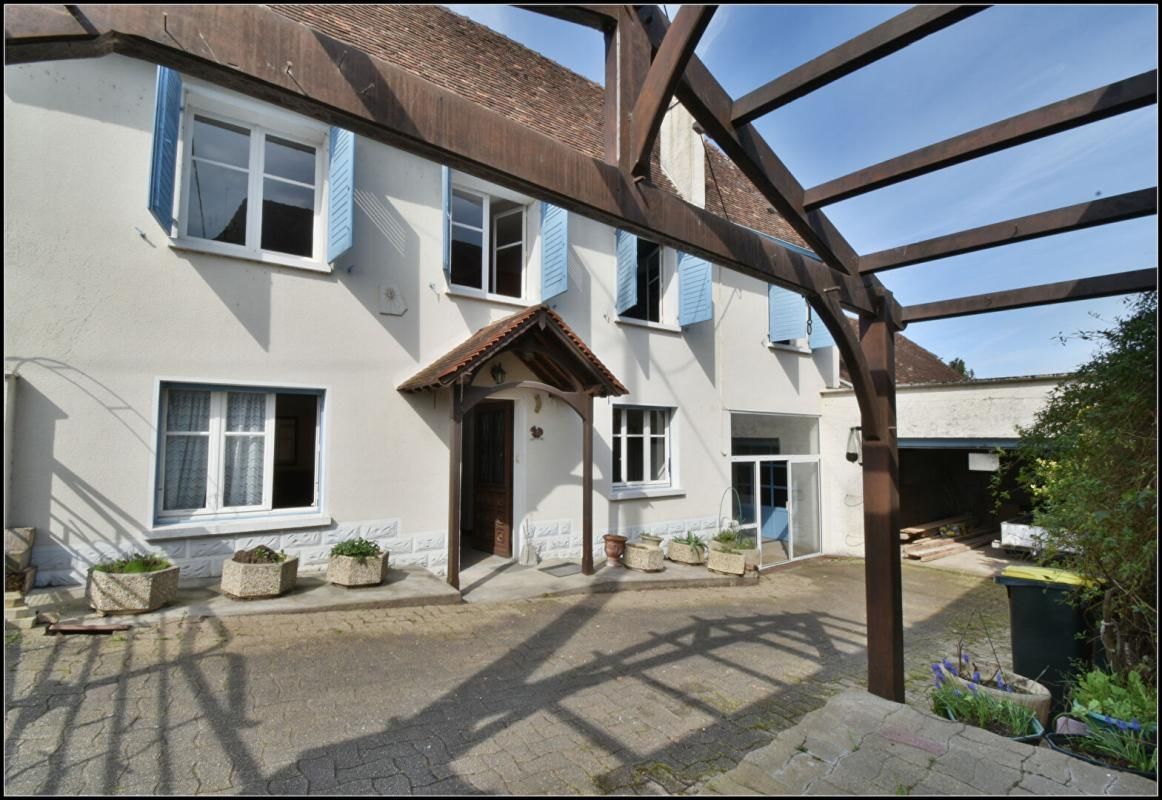 LAGOR - MAISON BEARNAISE AVEC DEPENDANCE - 132 M² HABITABLE