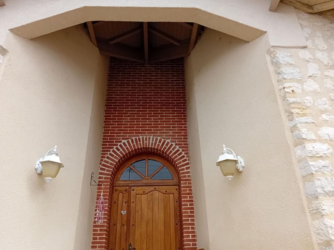 Maison 7 pièce(s) 199 m2 garage puits