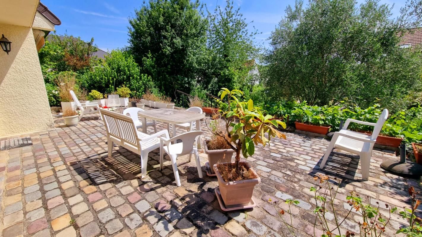 92220 - Bagneux Maison de 6 pièces - 147 m² -terrain de 800 m²