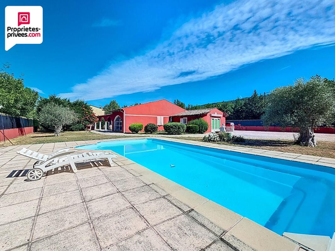 VILLA DE PLAIN PIED D'environ 162 m2 avec PISCINE ET TERRAIN PLAT ET CLOS