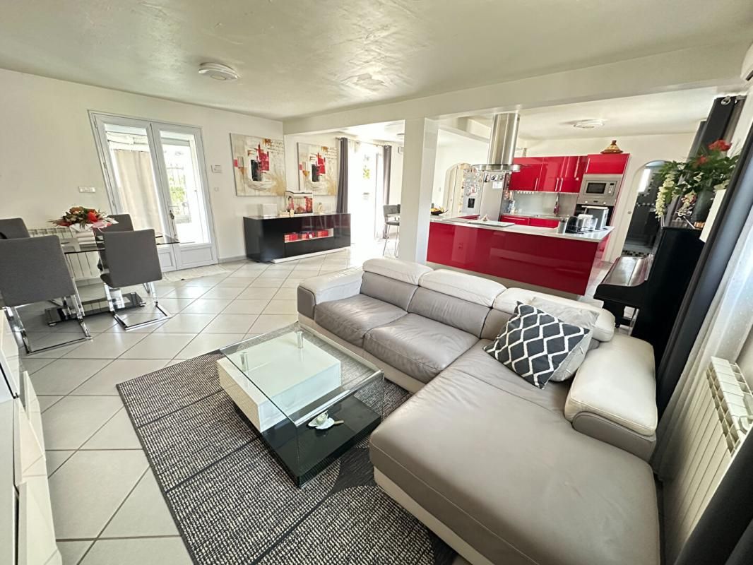 Maison individuelle de plain-pied 120 m² Piscine Quartier recherché Miramas