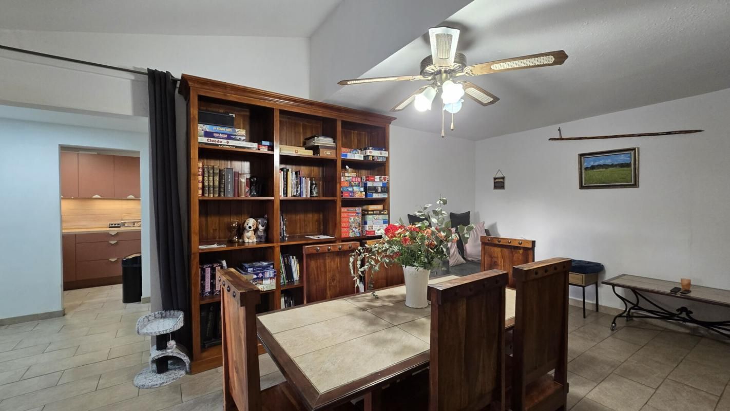 A saisir à Propriano, appartement indépendant de type 3 de 73 m2 avec jardinet et vue mer