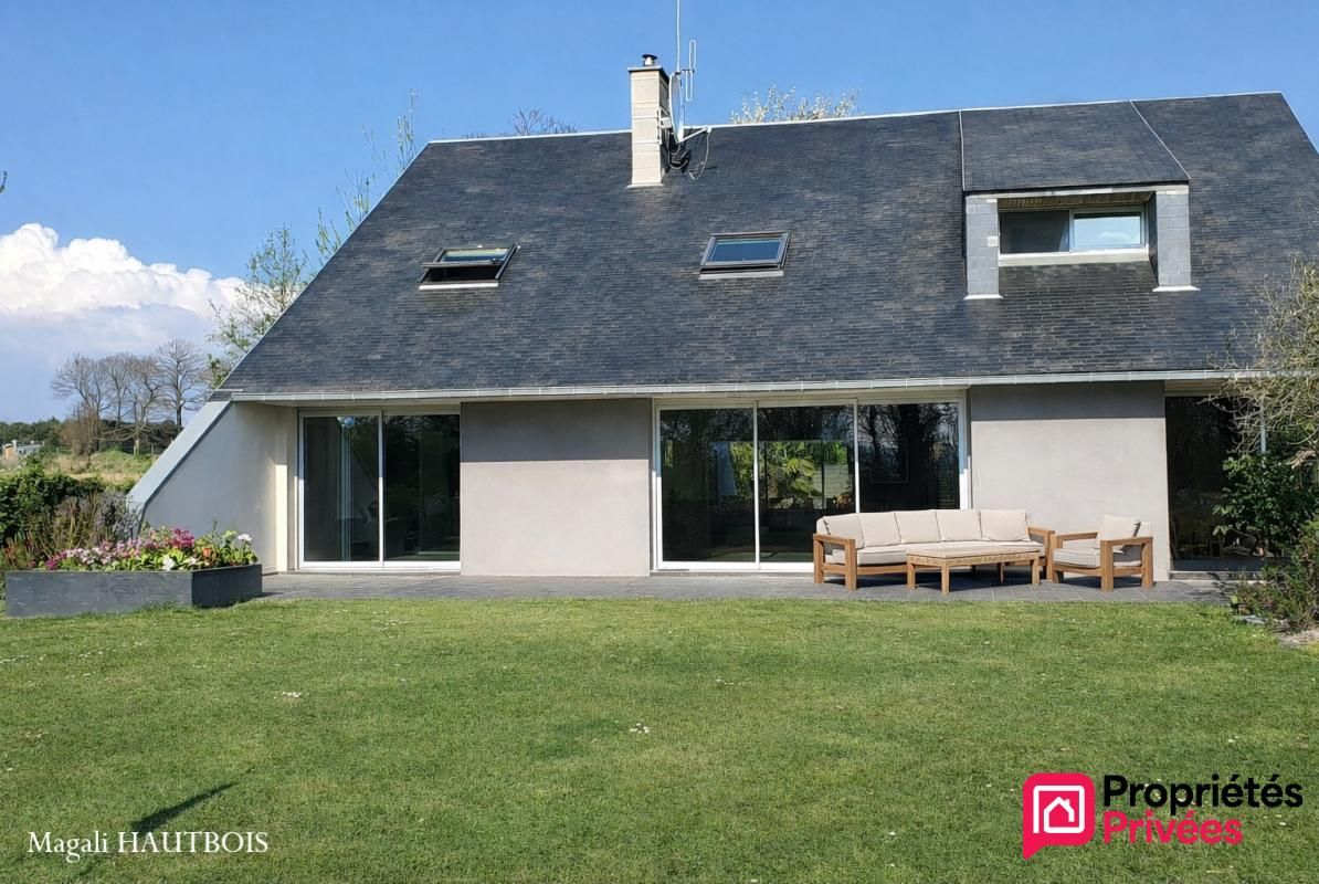 Maison d'Architecte à proximité de Saint-Hilaire-du-Harcouët, 9 pièce(s) 229 m2