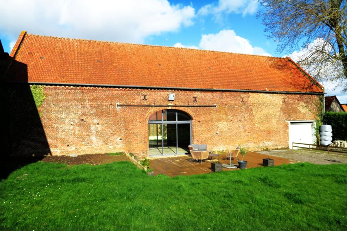 Charmante ancienne fermette rénovée bâtie sur 1940m²