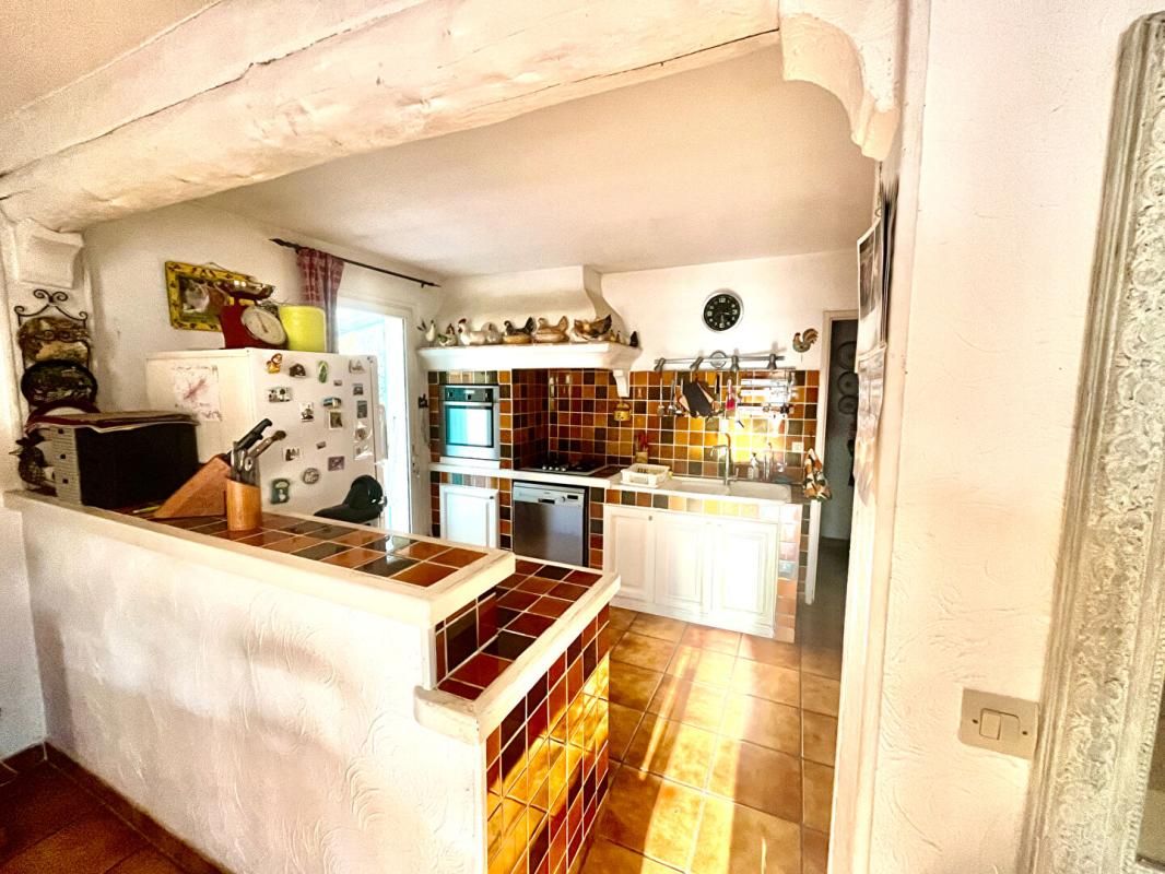 Villa avec jardin, piscine et garage à Flayosc. Votre maison de rêve au coeur de la Provence ! 6 pièce(s) 130 m2