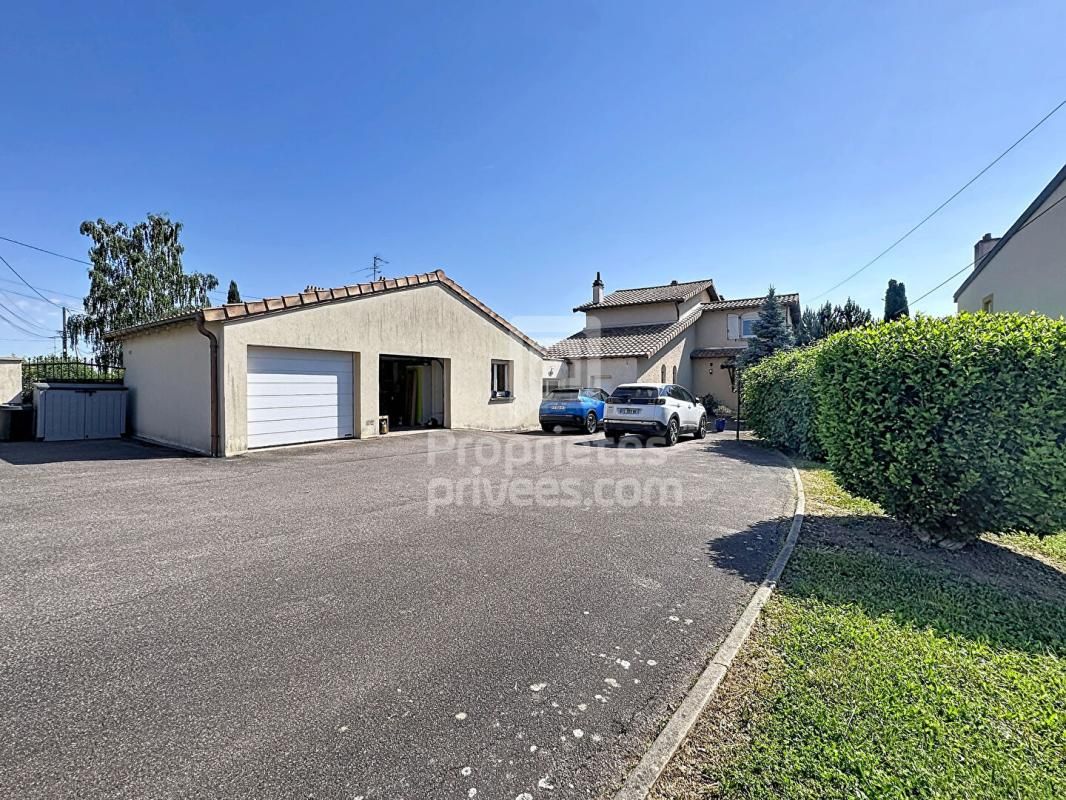 Maison de caractère de 261 m² sur 20 ares avec espaces de vie remarquables