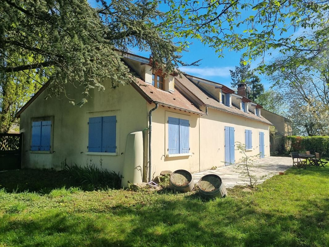 Longère rénovée ? 5 chambres ? Dépendances à Villiers?Saint?Georges