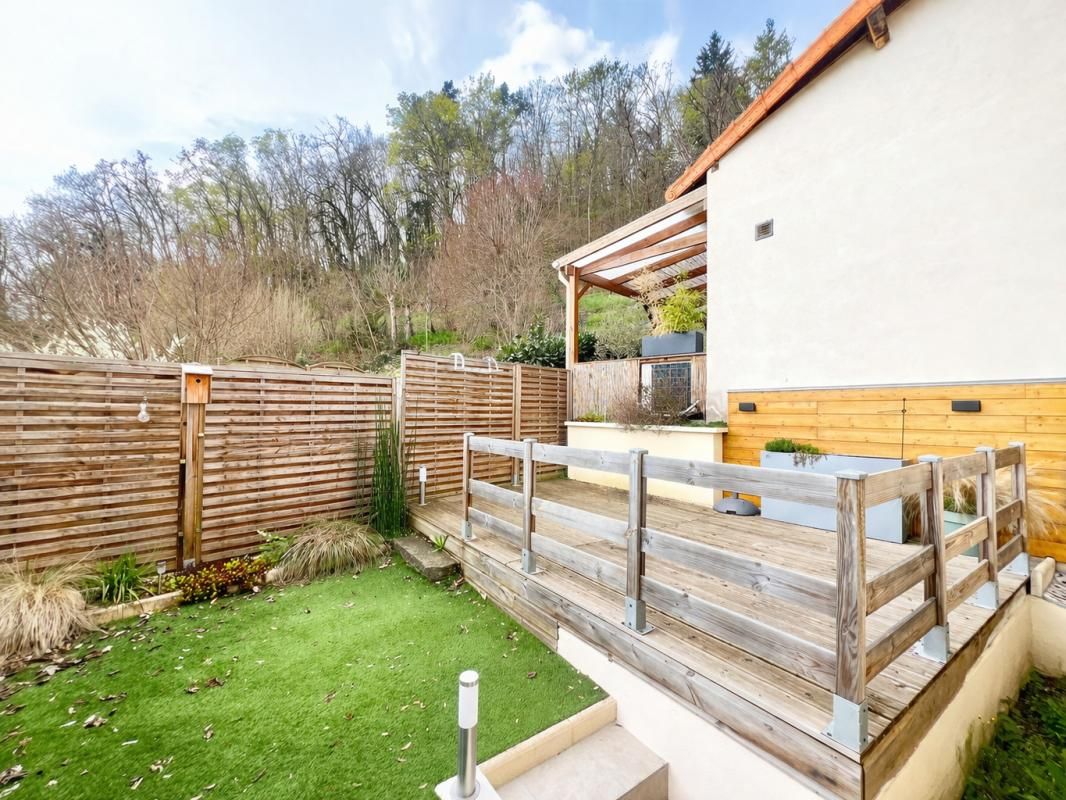 Maison avec jardin et grange