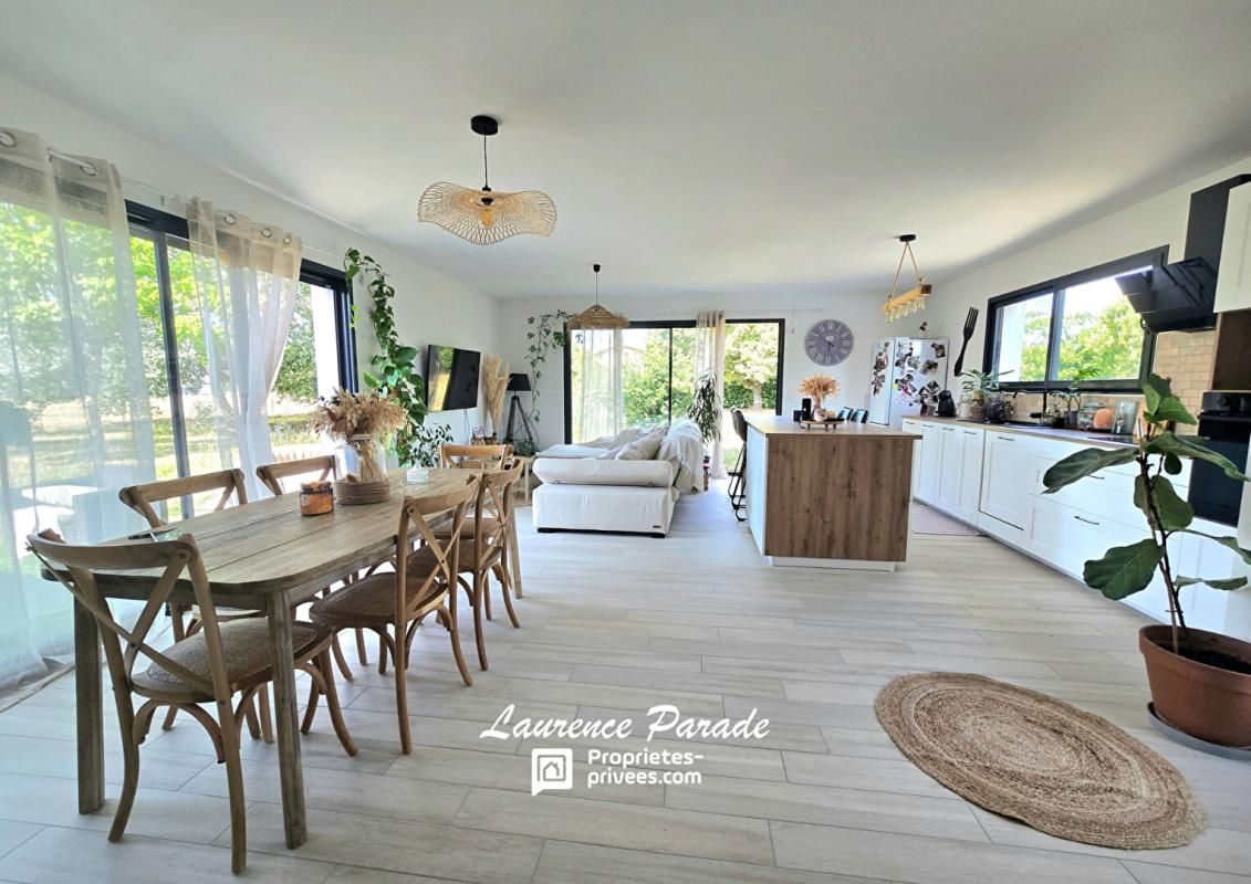 Maison récente sous décennale garages, hangar parc mare