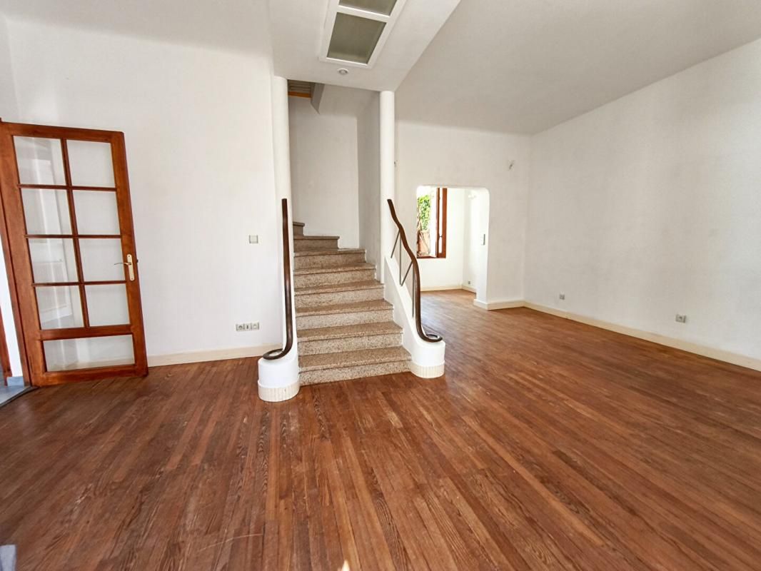 NOUVEAU PRIX POUR CETTE MAISON DE VILLE EXTRA MUROS