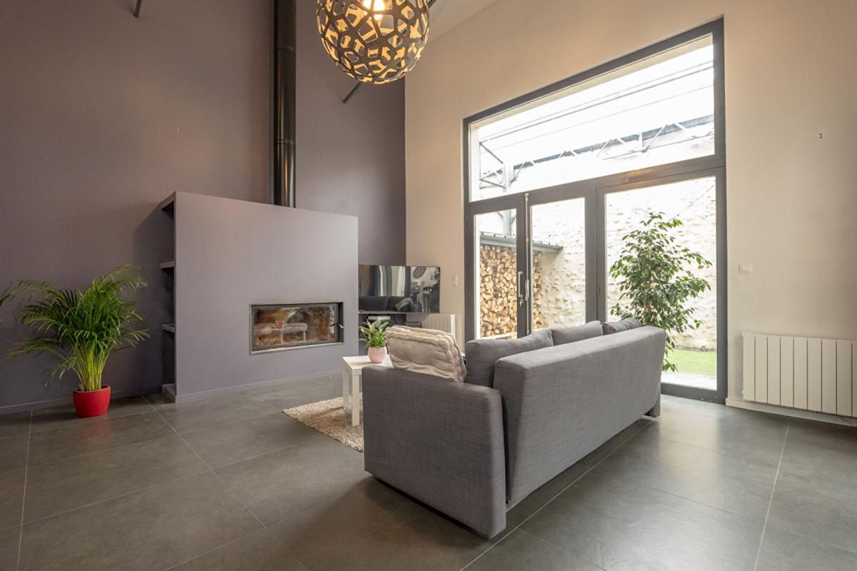 LIEUX UNIQUES ® x PROPRIÉTÉS PRIVÉES PROPOSE LOFT DE 126 M² - HYPER-CENTRE MEUNG-SUR-LOIRE