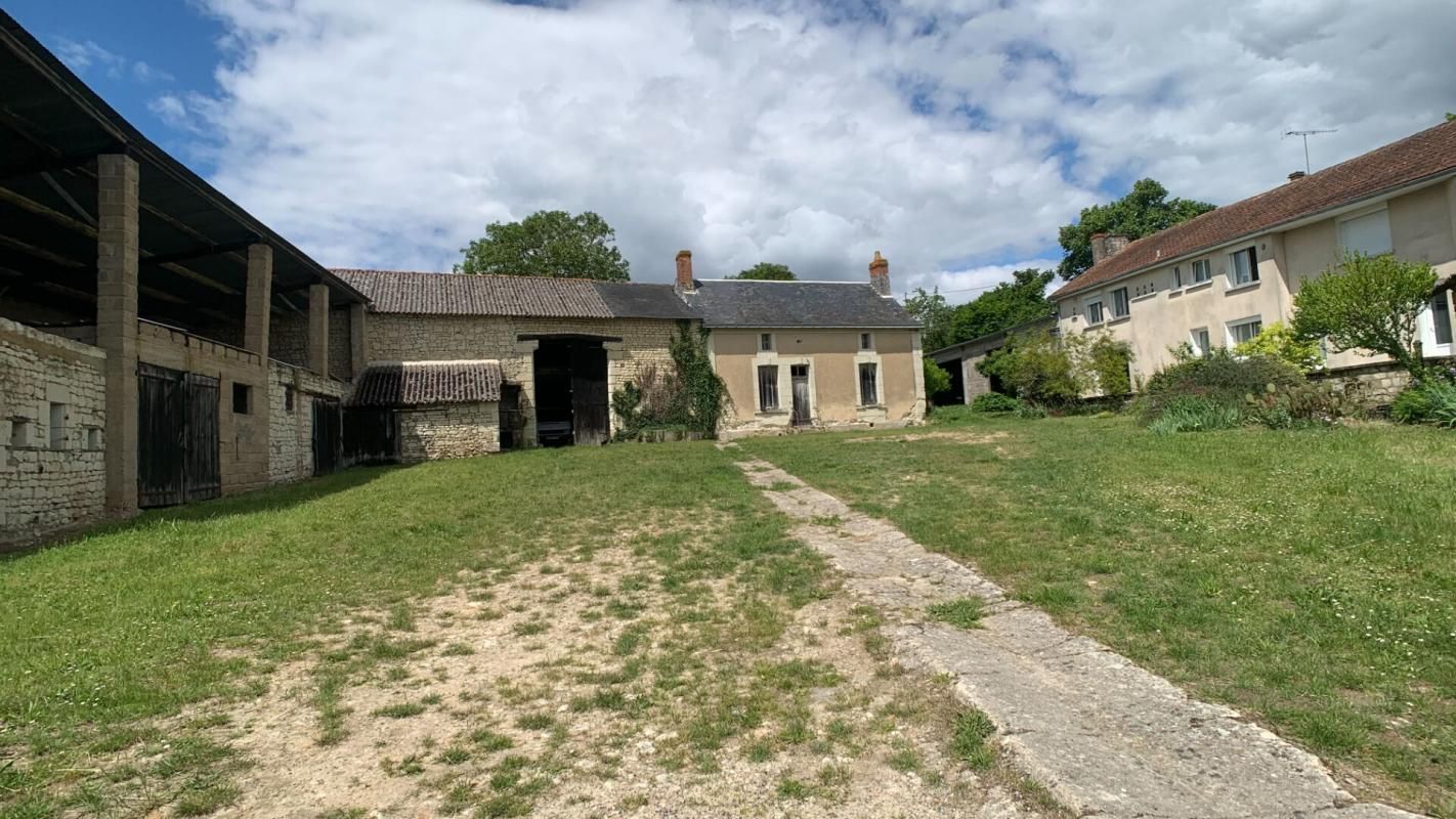 ENSEMBLE MAISONS & diverses Dépendances & jardin à THURE