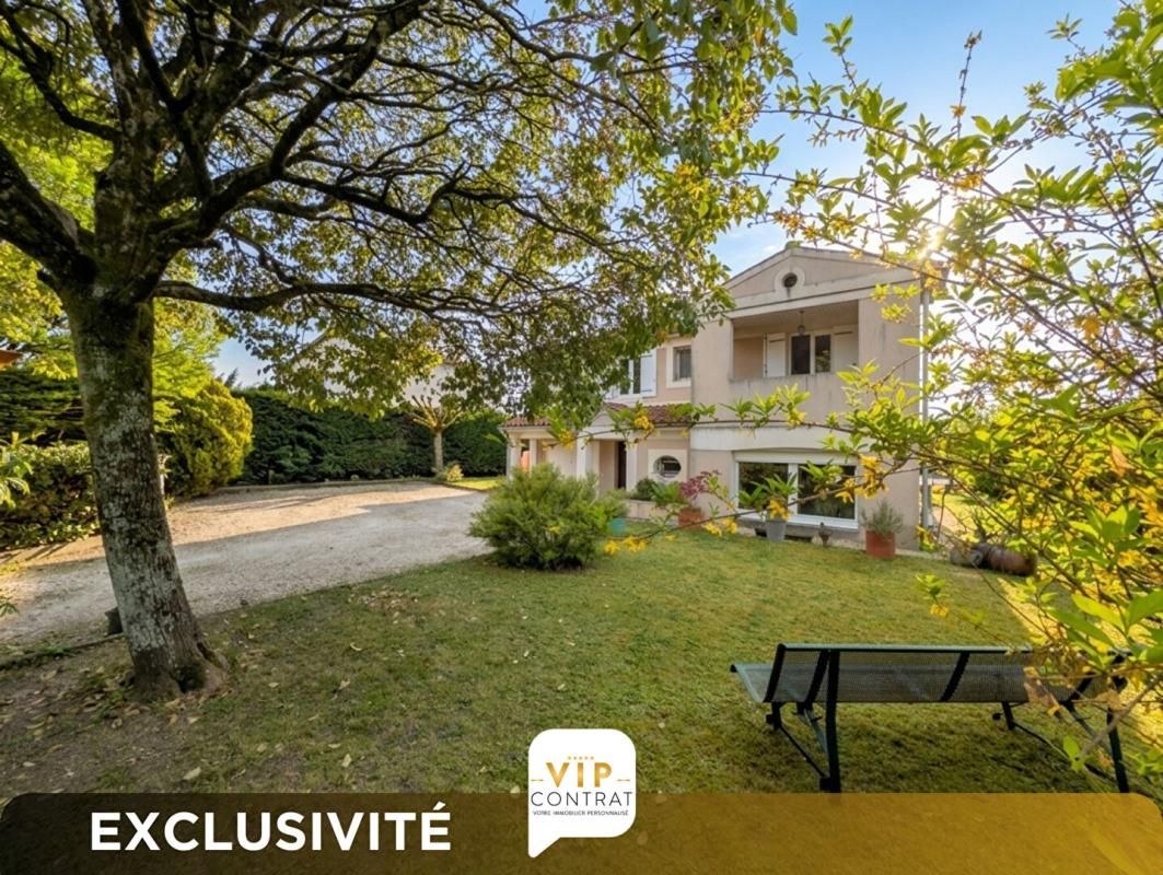 Maison Chateaubernard 5 pièce(s) 160 m2 EXCULSIVITE VIP