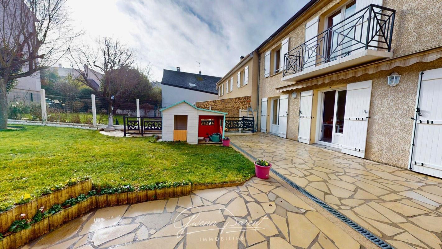 Secteur Centre/Bas-Coteau - Maison familiale 8P (6 chambres + bureau + sous-sol intégral)