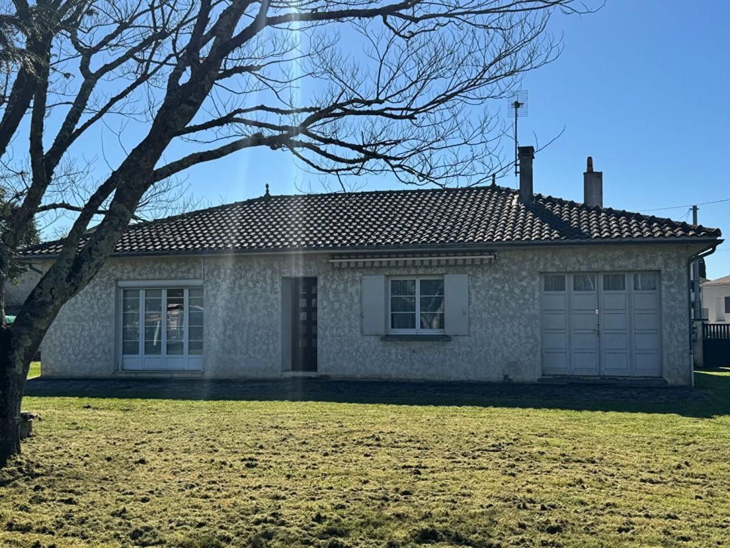 Maison à Vayres de 5 pièces de 105 m2 - 3 chambres - Un chai de 60 m² - Terrain de 1270 m²