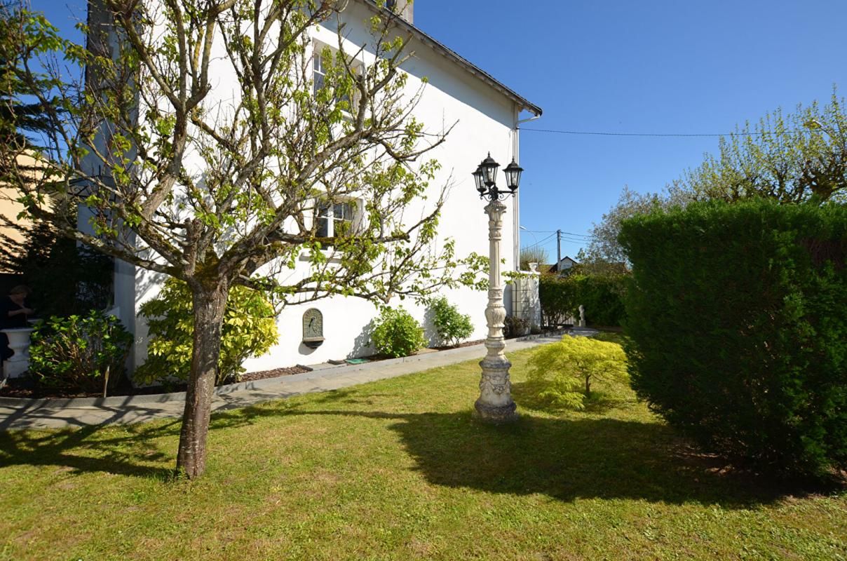 Maison 8 pièce(s) 205 m² (2 logements séparés)