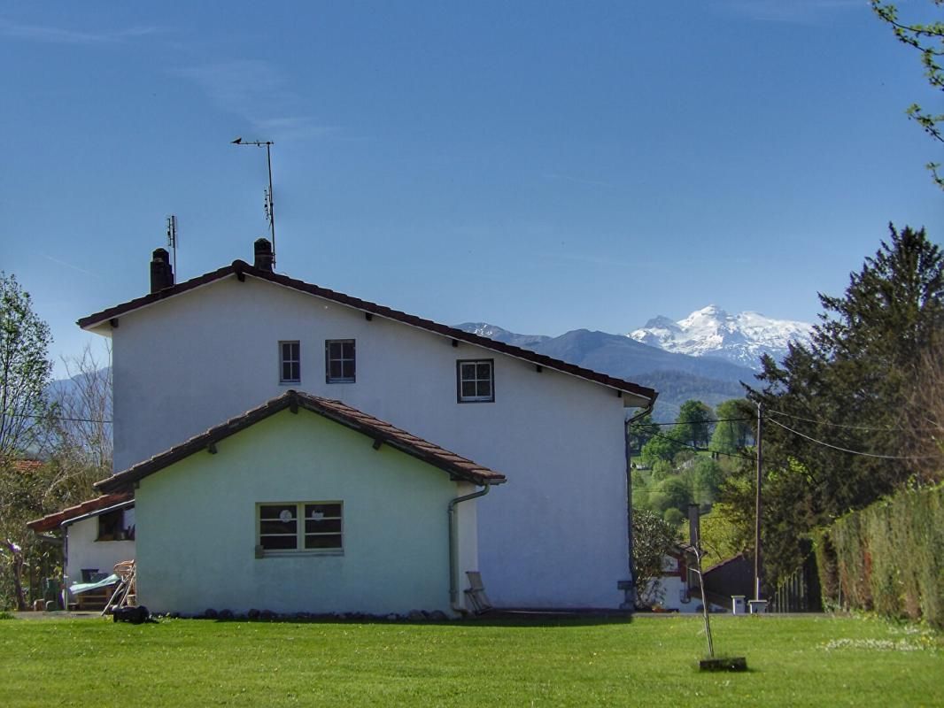 Maison de Pays avec vue imprenable sur les Pyrénées